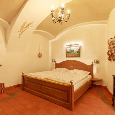 Bed & Breakfast Beerland - At The Golden Lamb Plzen