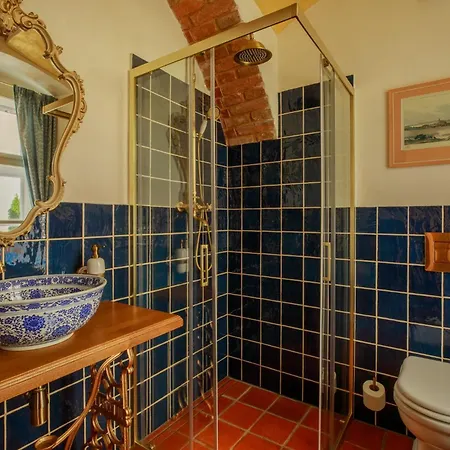 Beerland - At The Golden Lamb Bed & Breakfast 3*