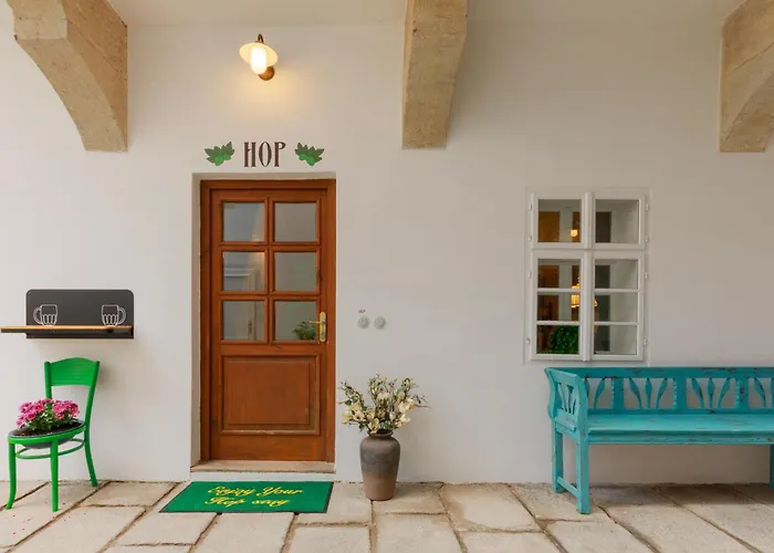 Couette-café Beerland - At The Golden Lamb 3*