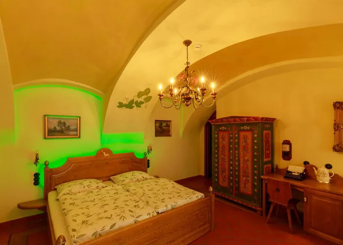 Bed & Breakfast Beerland - At The Golden Lamb Plzen