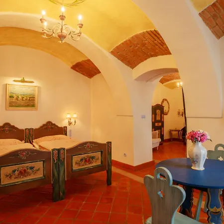 Bed & Breakfast Beerland - At The Golden Lamb 3*